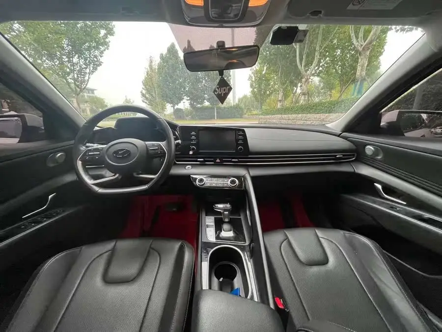 إلنترا 2021 1.5 لتر CVT LUX النسخة الممتازة