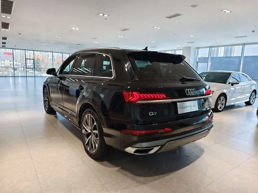 Audi Q7 2023 55 TFSI quattro S line Sport