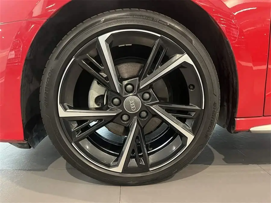 أودي A3 2021 A3L ليموزين 35 TFSI الطراز الرياضي العصري