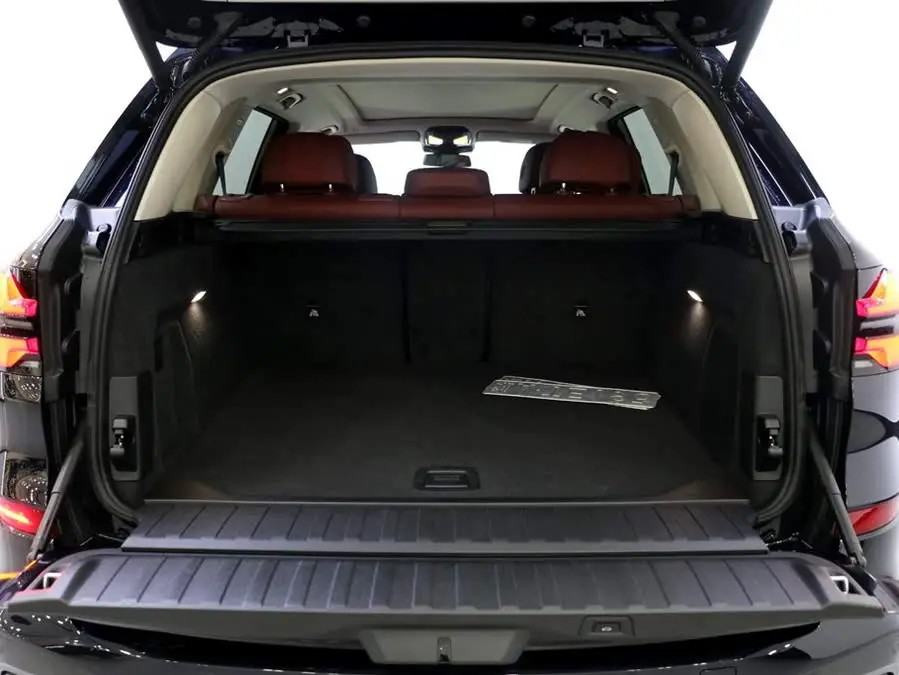 بي إم دبليو X5 2023 xDrive 30Li حزمة الرياضة الليلية M