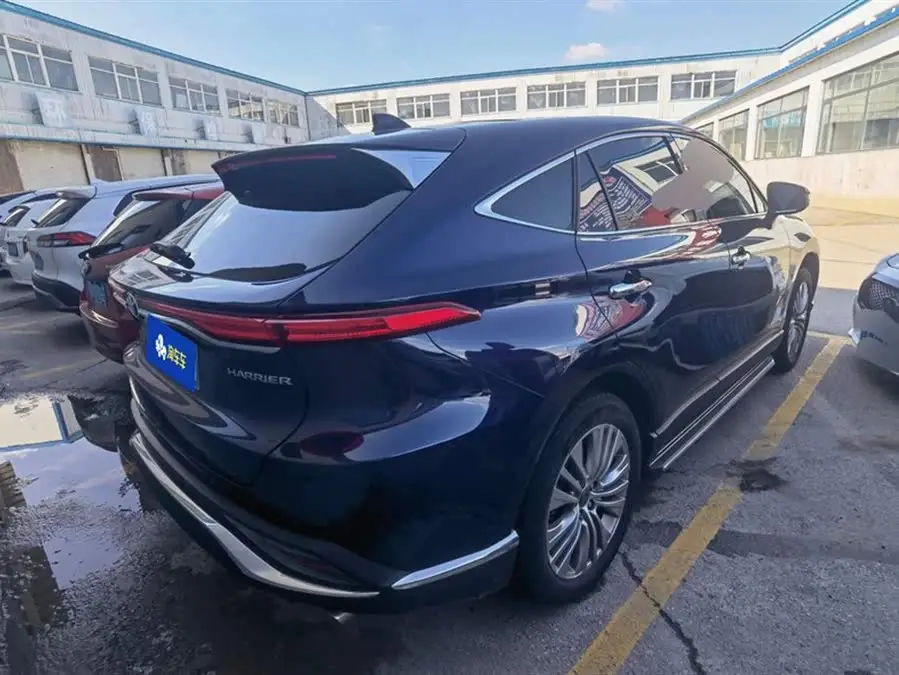 2022 HARRIER 2.0L CVT Two-Wheel Drive Premium Edition