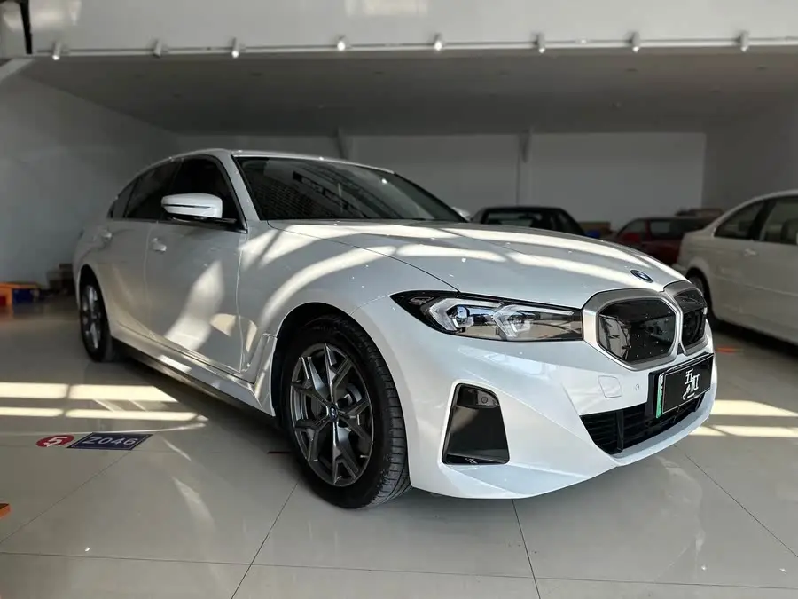 بي إم دبليو i3 2024 eDrive 35 L