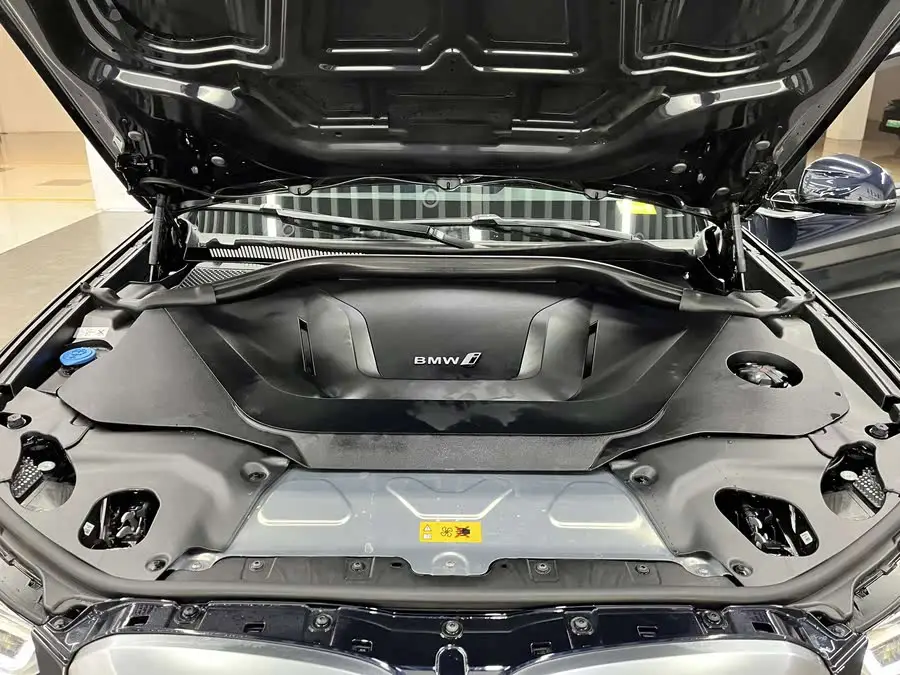 بي إم دبليو iX3 2023 الطراز الرائد