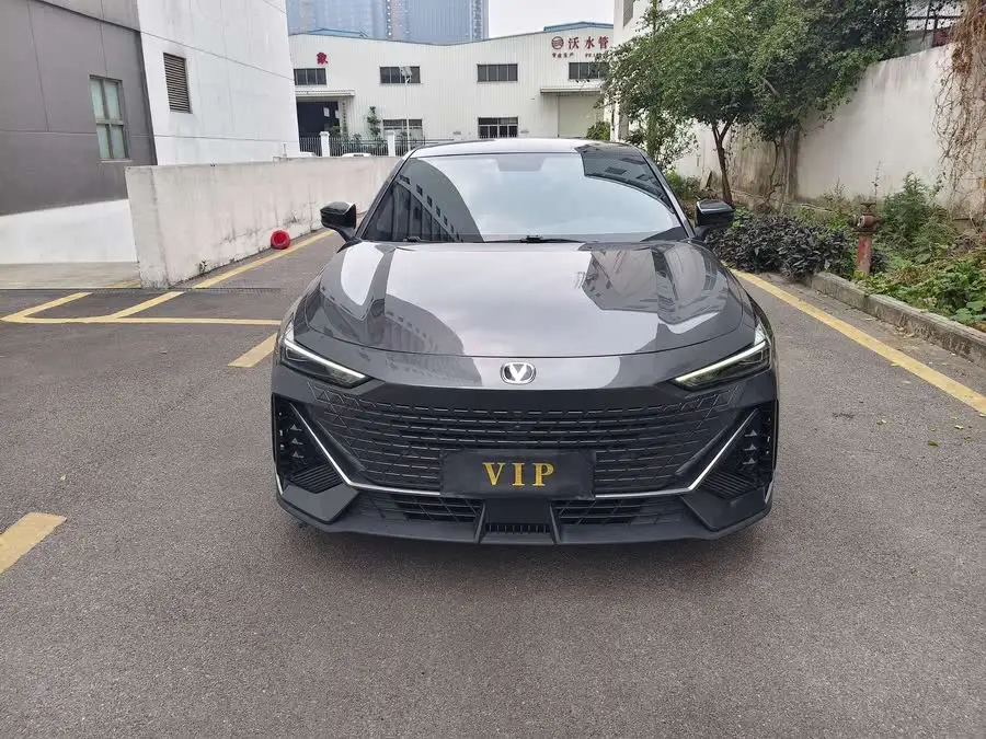 شانجان UNI-V 2023 1.5T الفاخرة