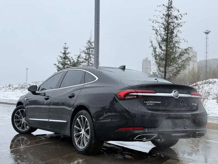 باوك لاكروس 2020 652T فاخرة