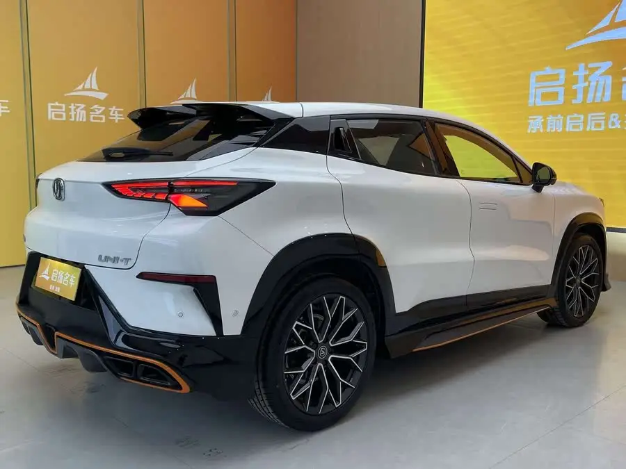 شانجان UNI-T 2022 1.5T إصدار الملاحة الذكية