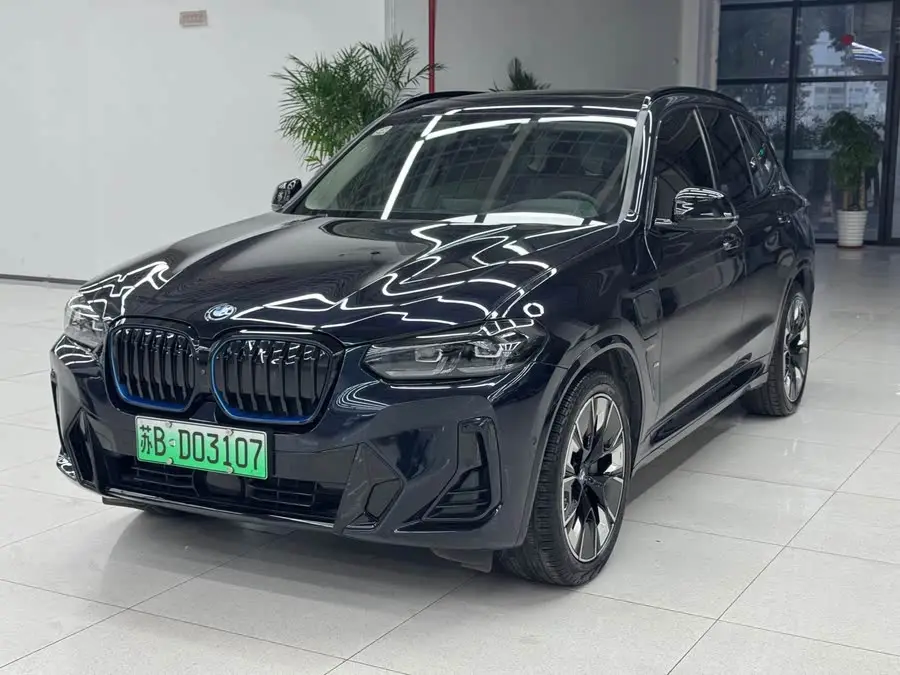 بي إم دبليو iX3 2022 الطراز الرائد