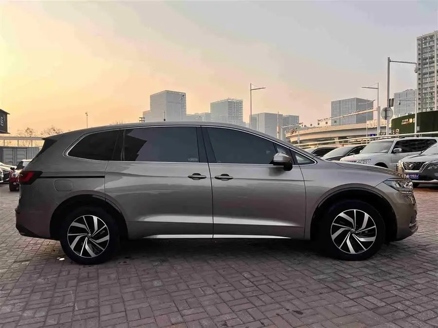 Volkswagen Viloran 2022 380 TSI Premium Edition