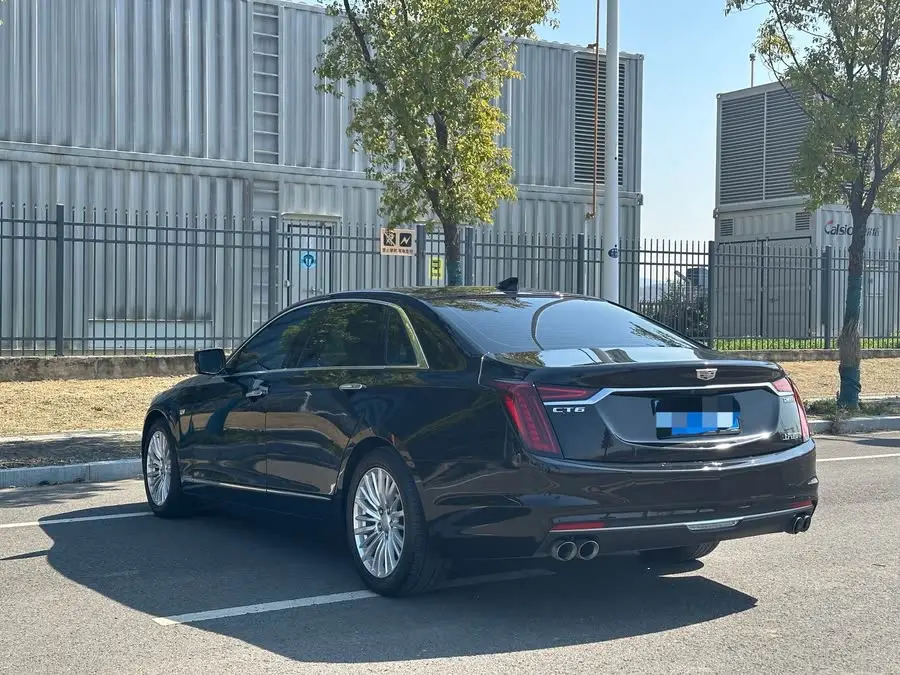 كاديلاك CT6 2022 28T الفاخرة
