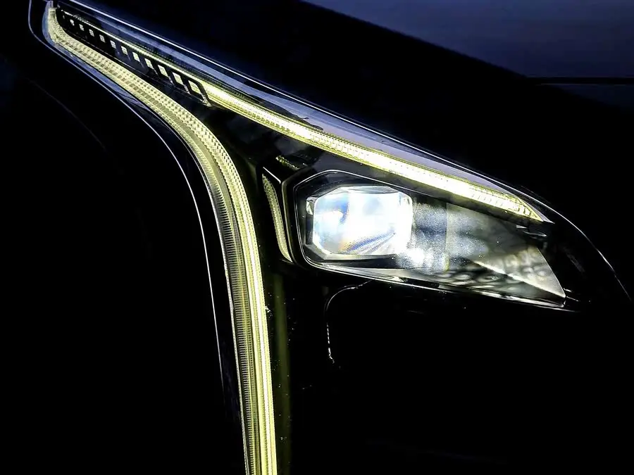 كاديلاك XT4 2020 28T دفع أمامي متميز