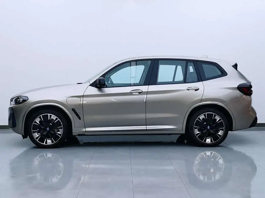 BMW iX3 2022 Leading Edition