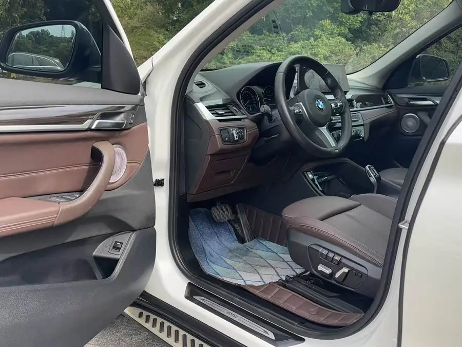 بي إم دبليو X1 2021 xDrive25Li الفاخرة