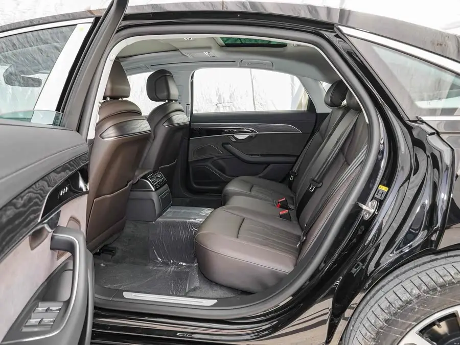 أودي A8 طراز 2025 A8L 45 TFSI quattro الفاخرة