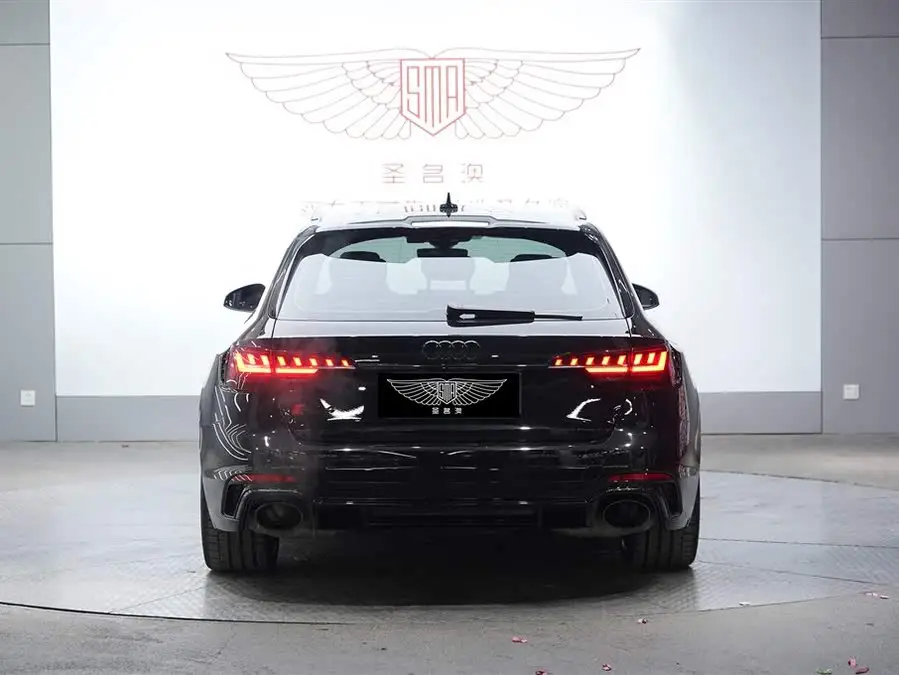 أودي RS 4 2023 RS4 أفانت إصدار بلاك