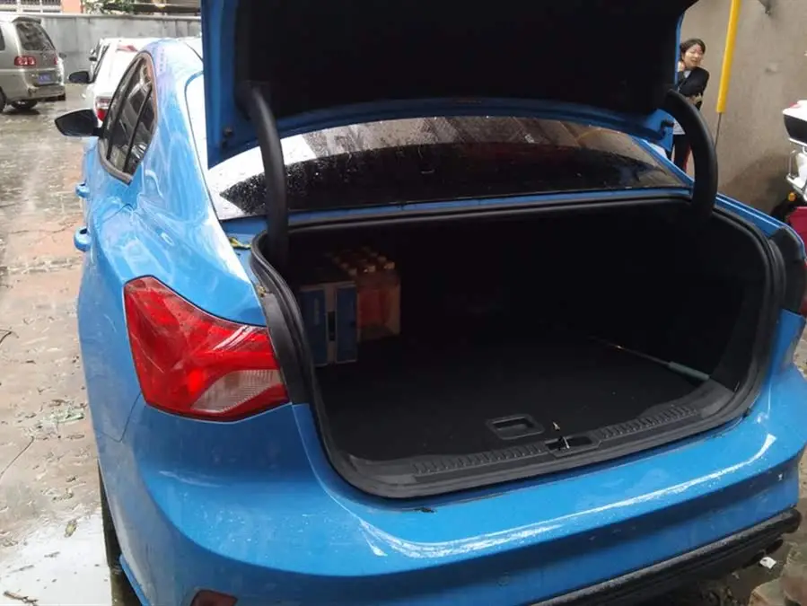 2022 فورد فوكس سيدان إيكوبوست 180 أوتوماتيكي ST لاين