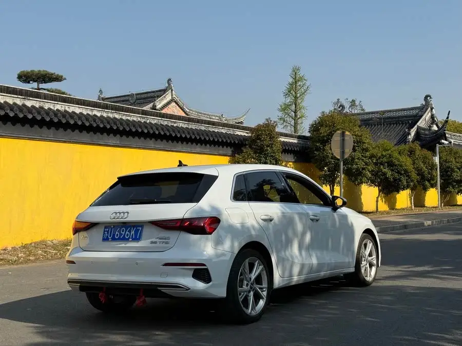 أودي A3 طراز 2021 سبورت باك 35 TFSI الطراز الرياضي الأنيق