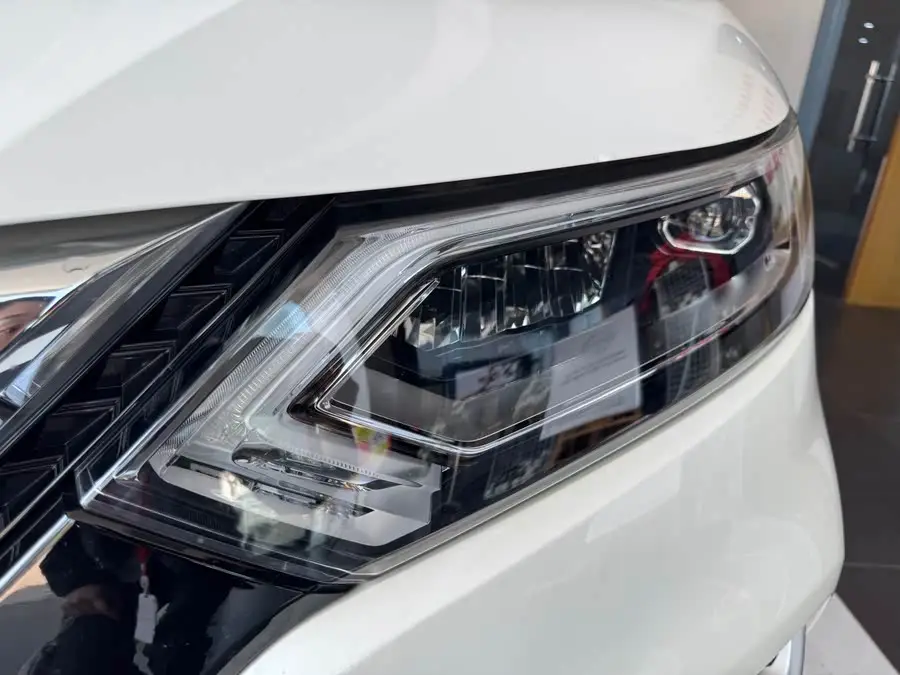 2021 نيسان إكس-تريل 2.0 لتر CVT الفاخرة