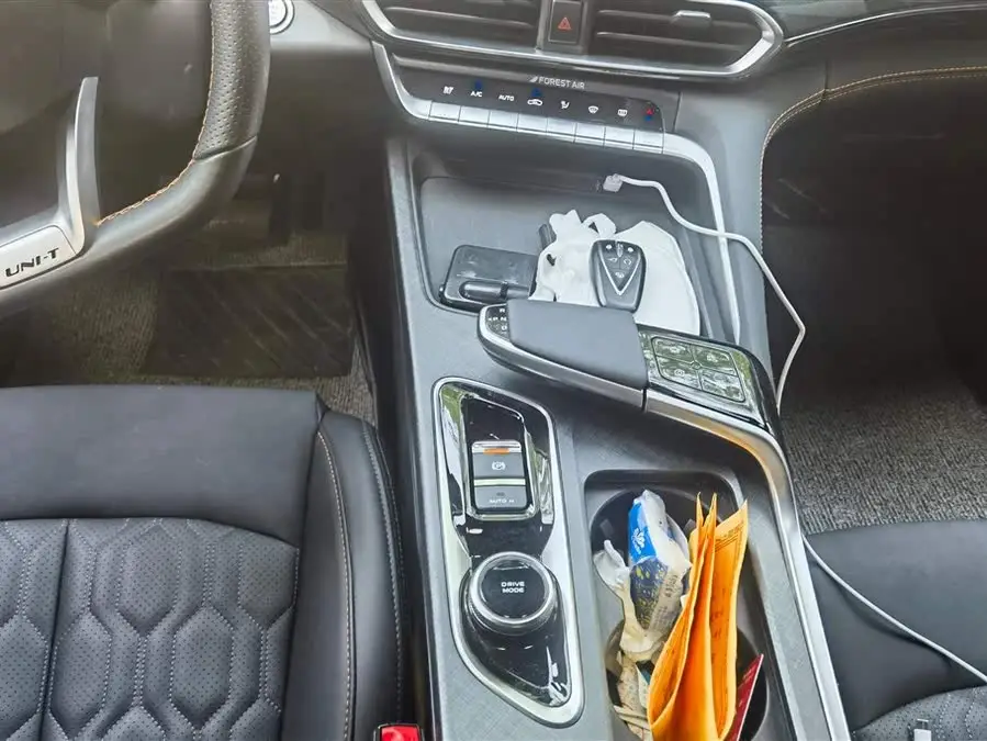 شانغهاي UNI-T 2022 1.5T الرائد