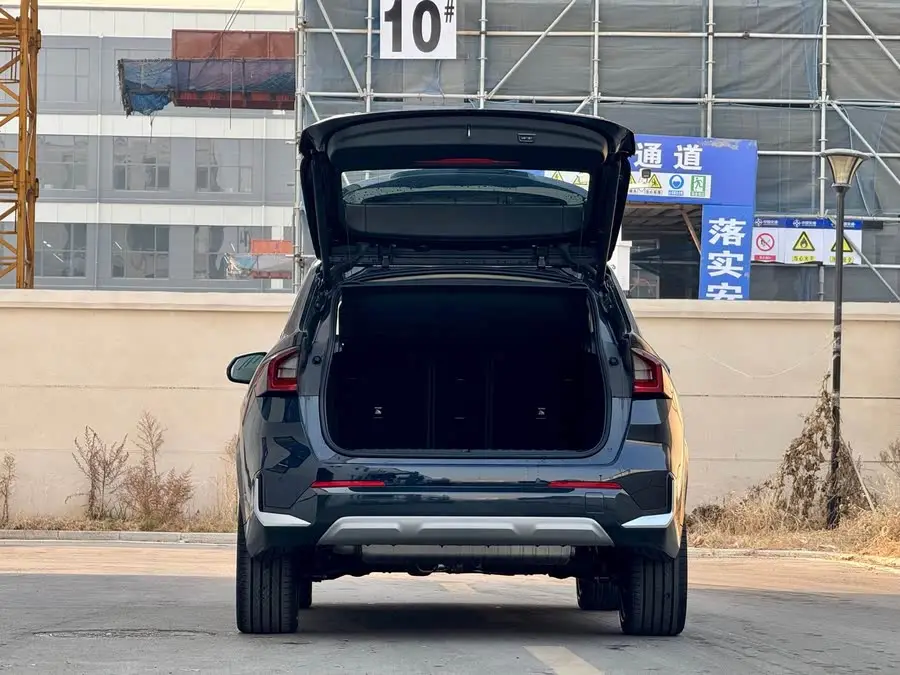 بي إم دبليو X1 2023 xDrive25Li حزمة تصميم X