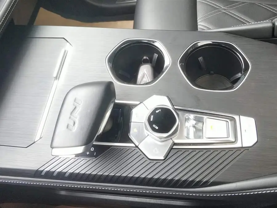 شانيانغ UNI-K 2021 2.0T الفاخرة