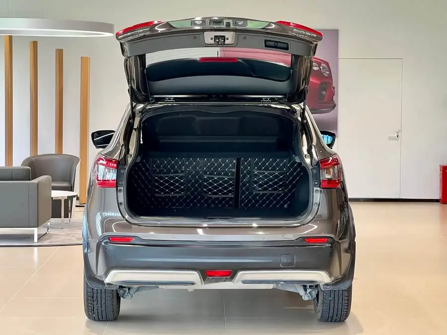 2021 نيسان إكس تريل 2.0 لتر CVT الفاخرة