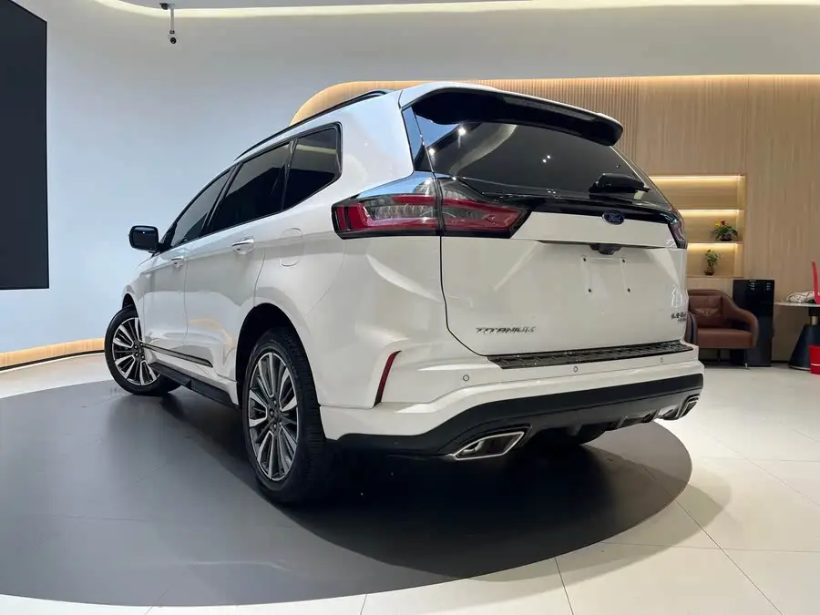 2021 Ford Edge PLUS EcoBoost 245 Two-Wheel Drive Top Model 7-Seater