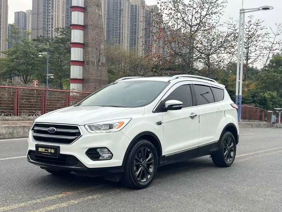 2019 Ford Escape EcoBoost 180 Two-Wheel Drive Platinum Edition National VI
