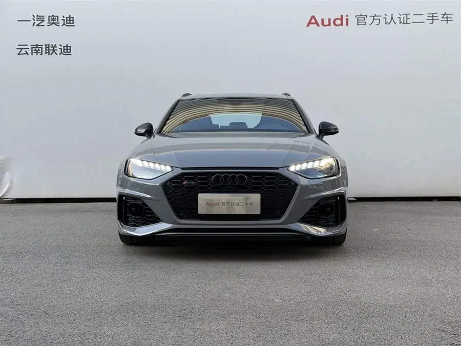 أودي RS 4 2023 RS4 أفانت إصدار بلاك