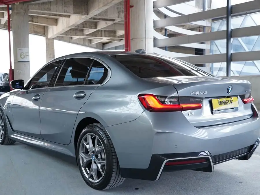 بي إم دبليو i3 2022 eDrive 35 L