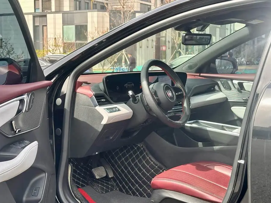 لا كروس 2023 28T الفئة الرائدة