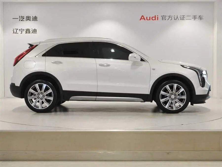 كاديلاك XT4 2021 28T دفع رباعي بلاتينيوم