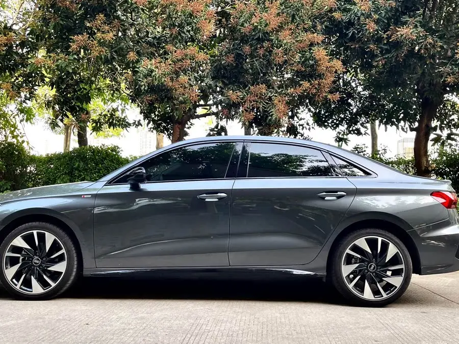 أودي A3 2024 A3L ليموزين 35 TFSI الطراز الرياضي الأنيق