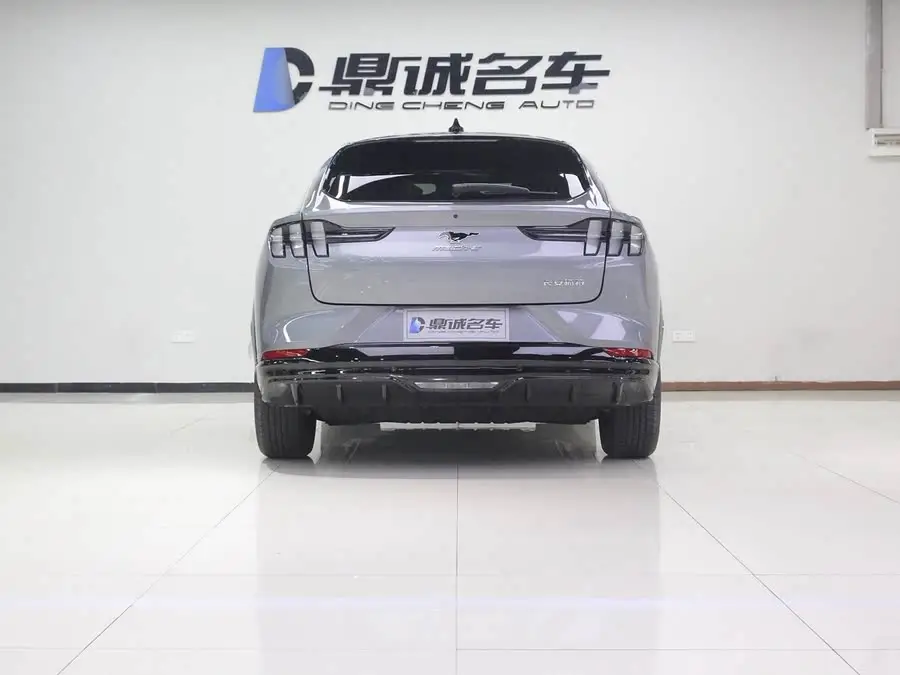 فورد موستنج 2024 طراز ماخ-إي (مدى طويل)