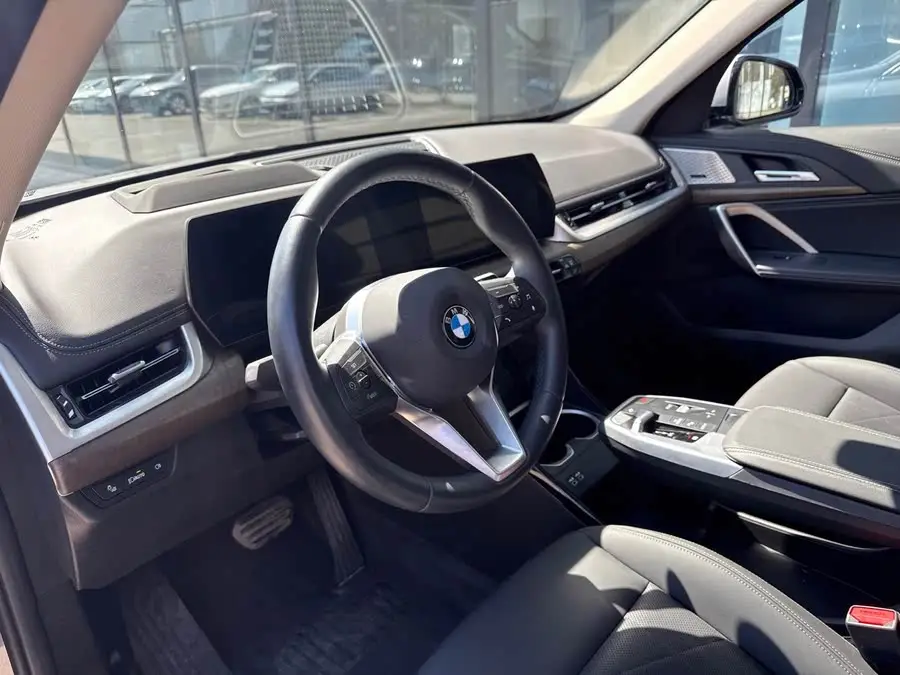 2023 بي إم دبليو X1 xDrive25Li حزمة تصميم X