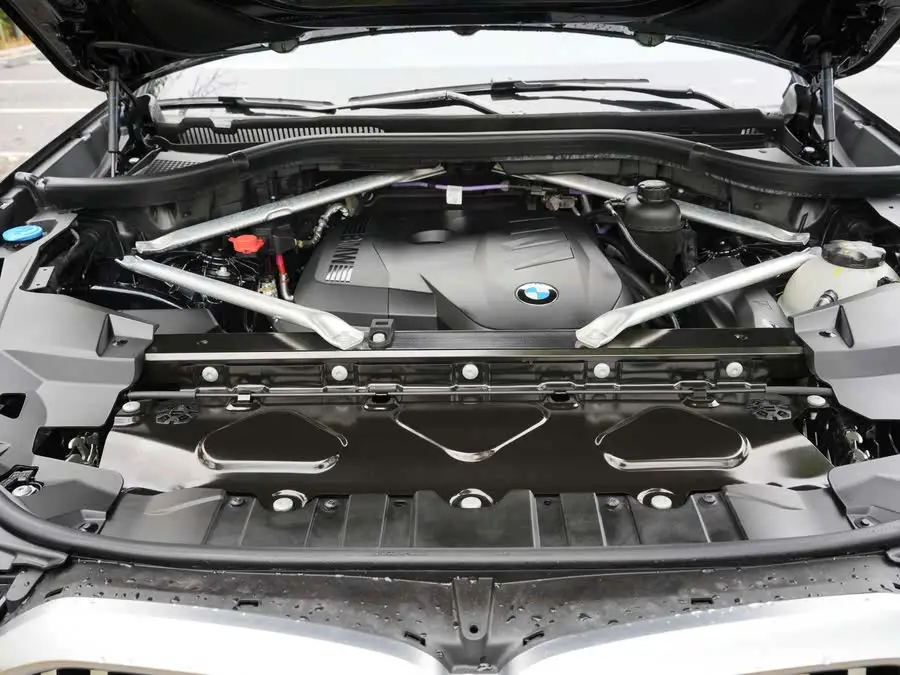 بي إم دبليو X5 2023 xDrive 30Li حزمة M الرياضية