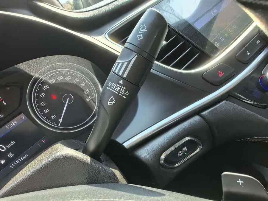 بيوك لاكروس 2021 552T فاخرة