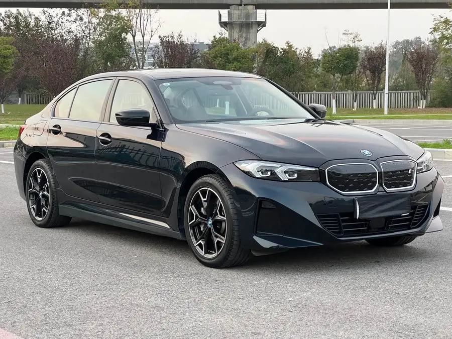 بي إم دبليو i3 2023 eDrive 40 L حزمة الليل