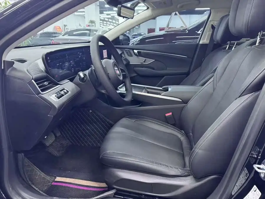 بيوك لاغروس 2023 28T إصدار بريميوم