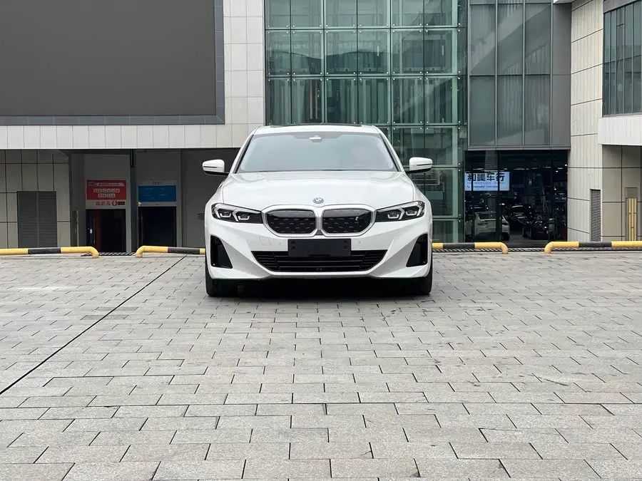 بي إم دبليو i3 2024 eDrive 35 L