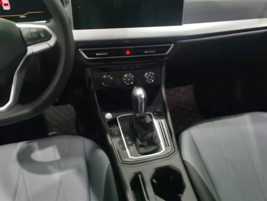 لانغ ي 2024 طراز 1.5 لتر أوتوماتيكي إصدار النجوم الخمسة ملايين