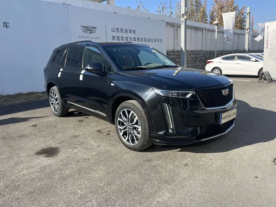كاديلاك XT6 2022 2.0T ستة مقاعد دفع رباعي بلاتينيوم