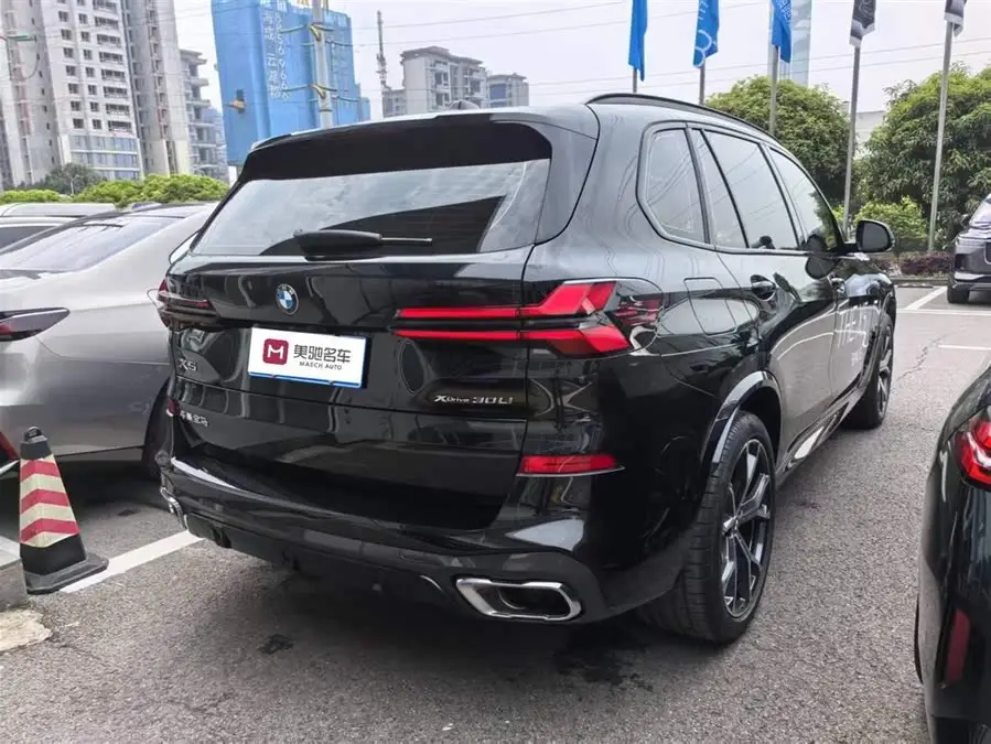 BMW X5 2023 xDrive 30Li M Sport Black Night Package