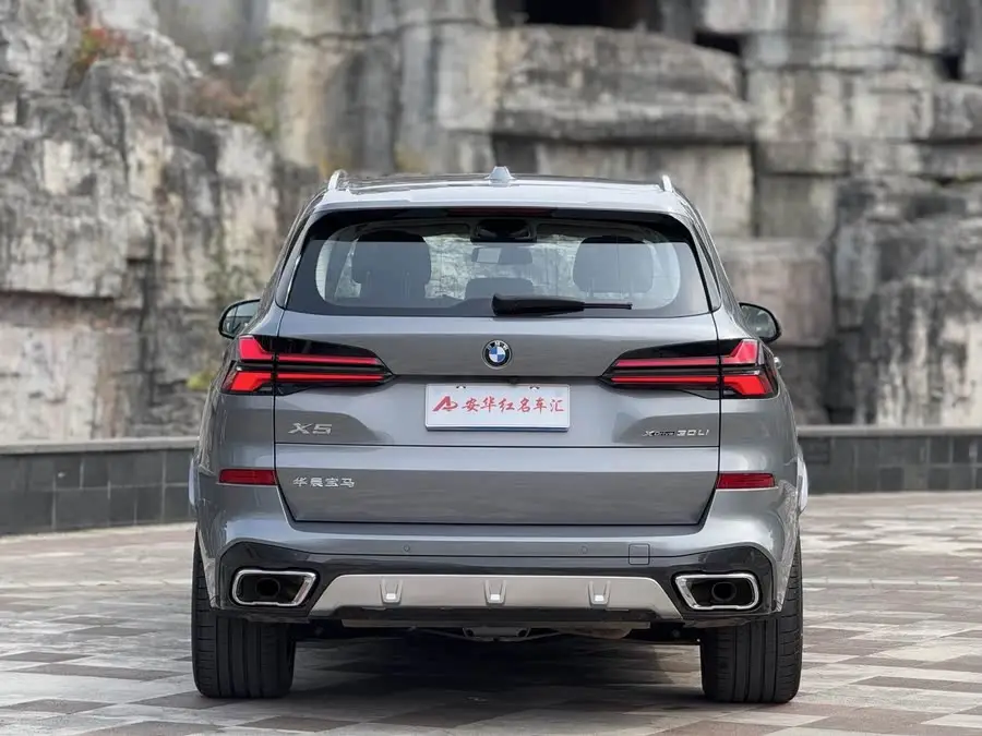 بي إم دبليو X5 2023 xDrive 30Li M حزمة رياضية