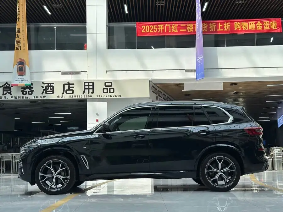 بي إم دبليو X5 2022 طراز مُعدل xDrive 40Li حزمة رياضية M