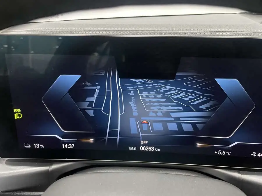 بي إم دبليو i3 2023 eDrive 40 L مجموعة الليل