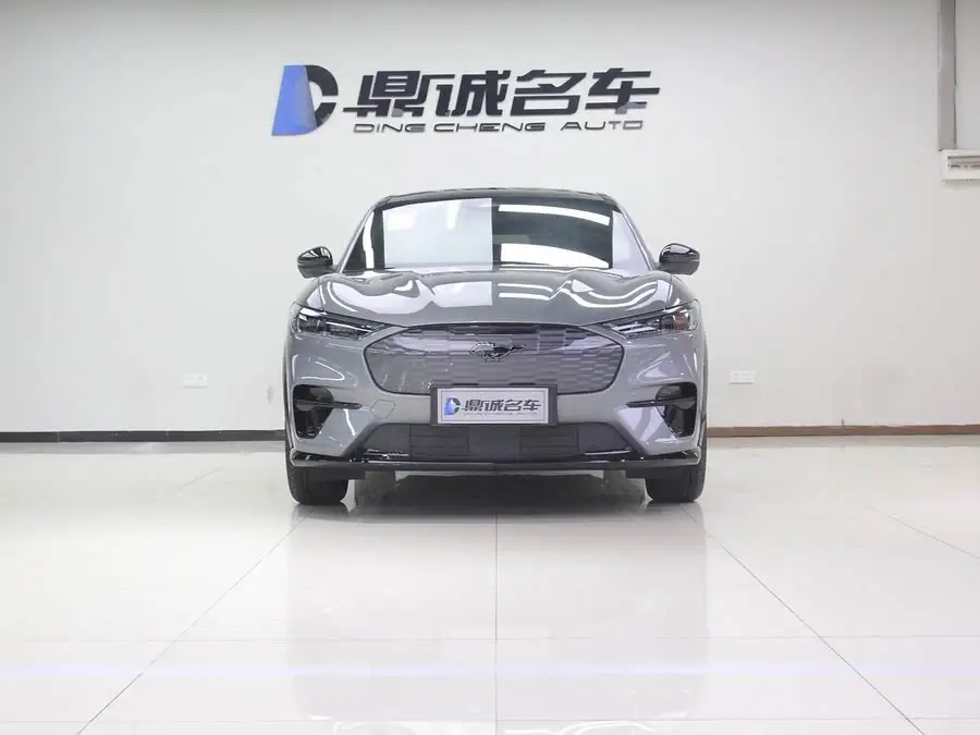 فورد موستنج 2024 طراز ماخ-إي (مدى طويل)