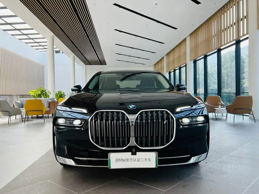 بي إم دبليو i7 2023 eDrive50L باقة الرفاهية المتقدمة