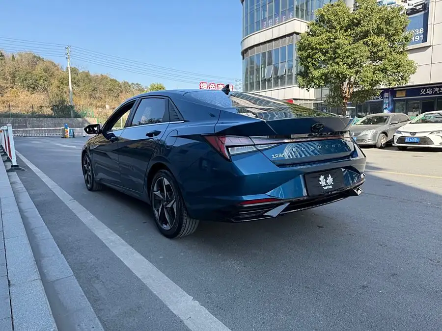 إلينترا 2021 1.5 لتر CVT LUX النسخة المميزة