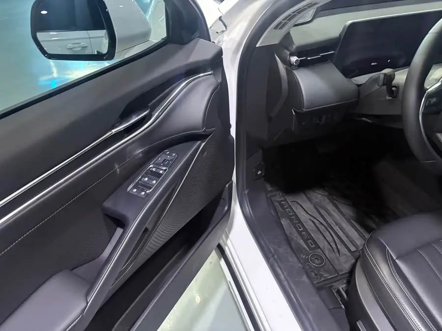 2025 Ford Mondeo 2.0T EcoBoost Luxury