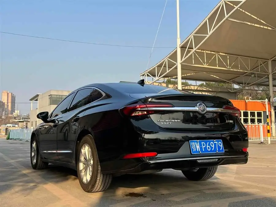 بيوك لاكروس 2022 552T الفاخرة